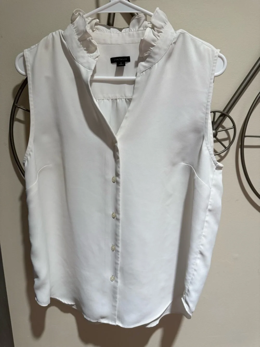 Ann Taylor Sleeveless Ruffle Collar Button-Front Blouse - White Size L Feminine - Picture 1 of 4